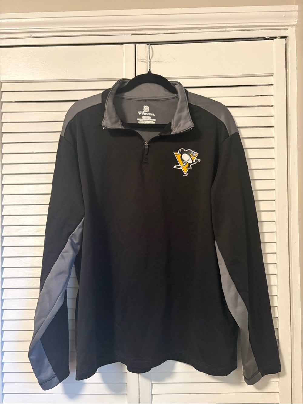 Fanatics Black and Gray Penguins Quarter-Zip Pullover